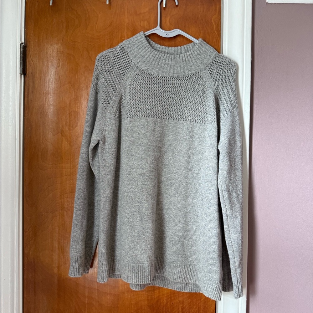 Sutton Studio Light Gray Cashmere Sweater